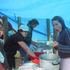 Betrapt met het afwassen - Scouts en Gidsen Zaventem 